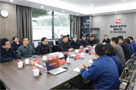 无锡市锡山区区长顾文浩一行走访慰问